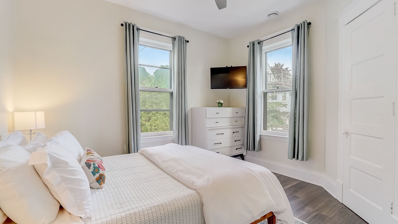 Photo of Bedroom in Linden Hills