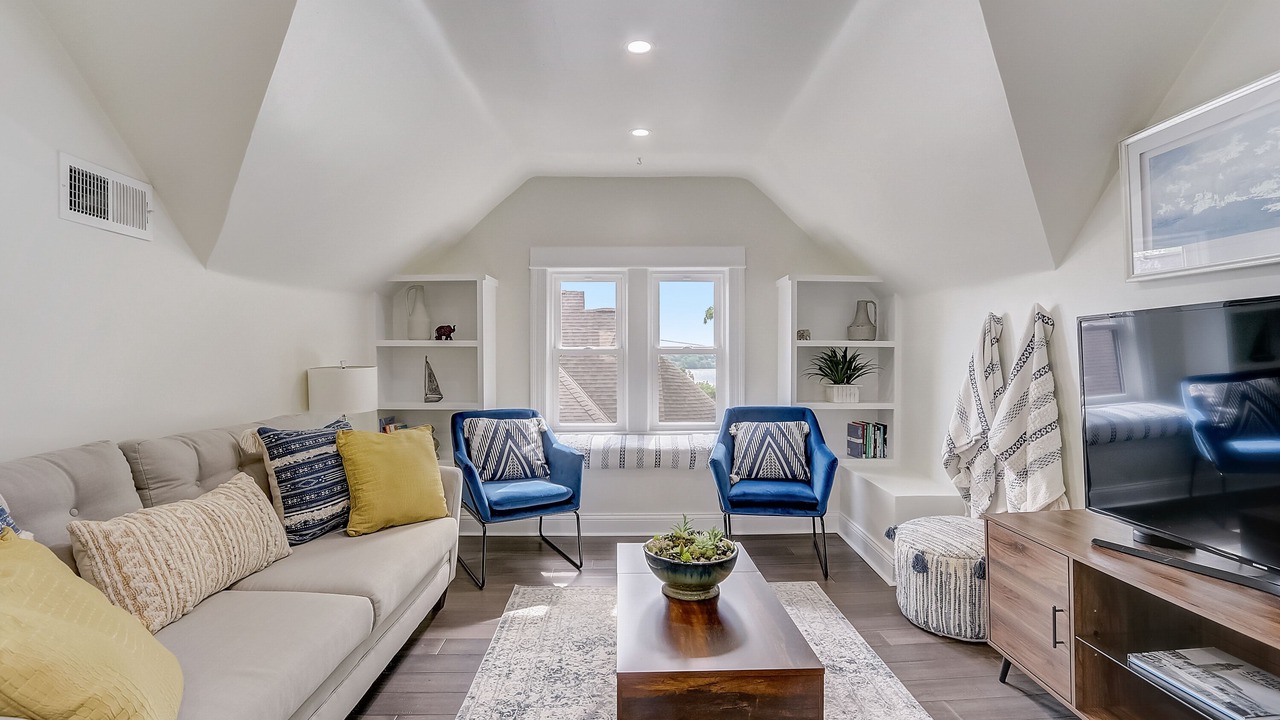 Photo of Livingroom in Linden Hills