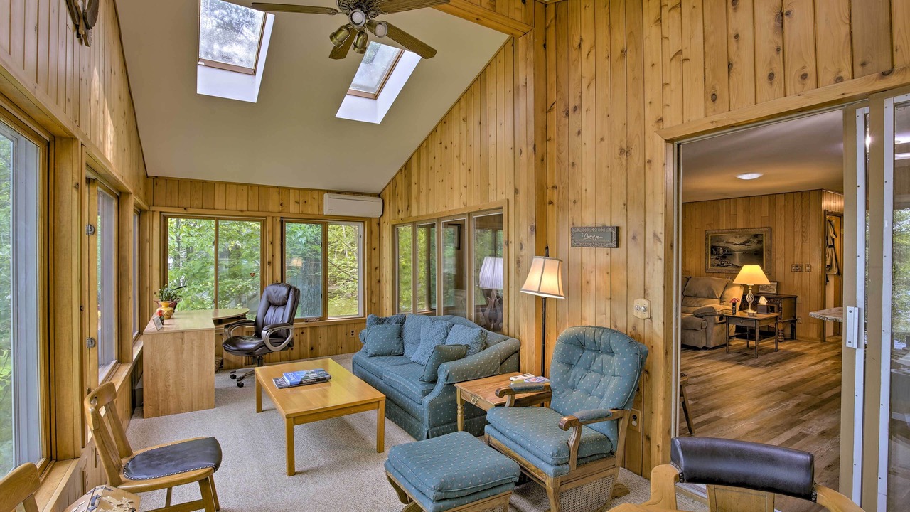 Photo of Livingroom in New Auburn