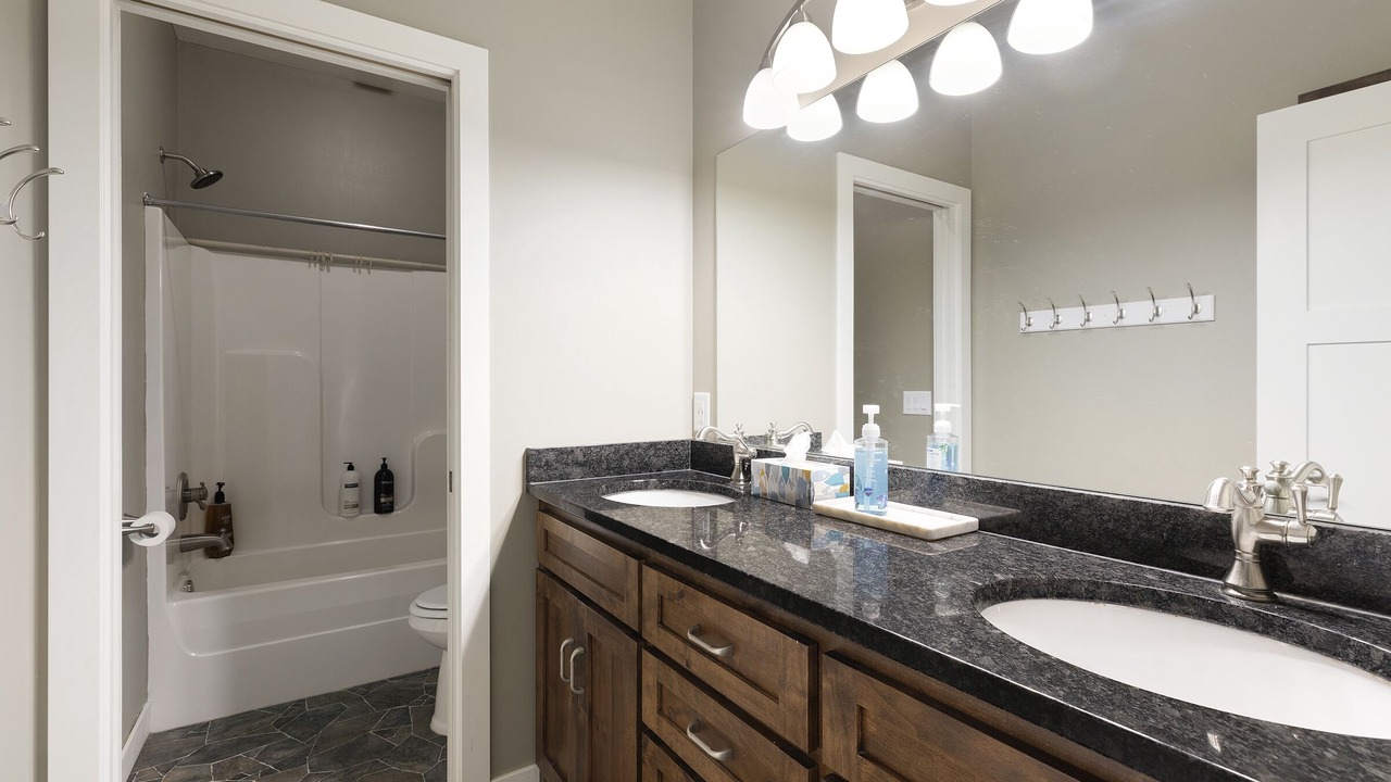 Photo of Bathroom in Grandy