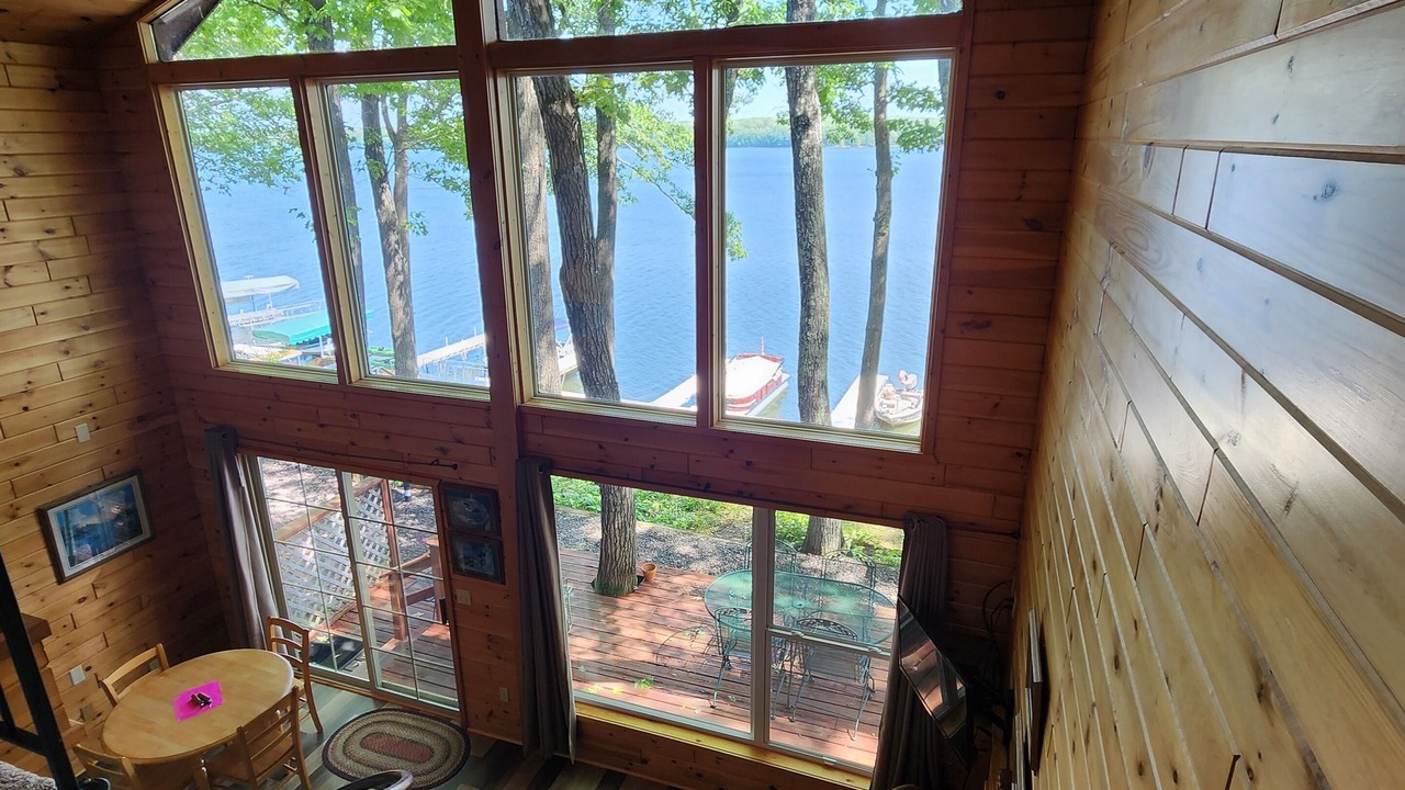 Photo of Livingroom in Chief Lake