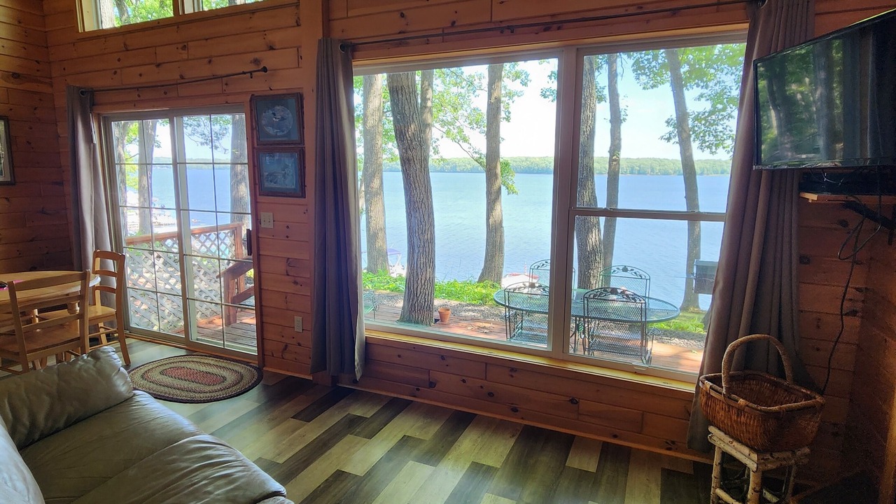 Photo of Livingroom in Chief Lake