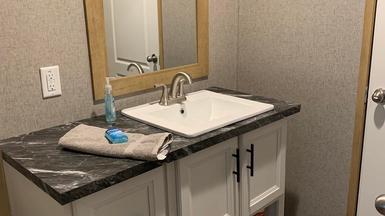Photo of Bathroom in Daisy