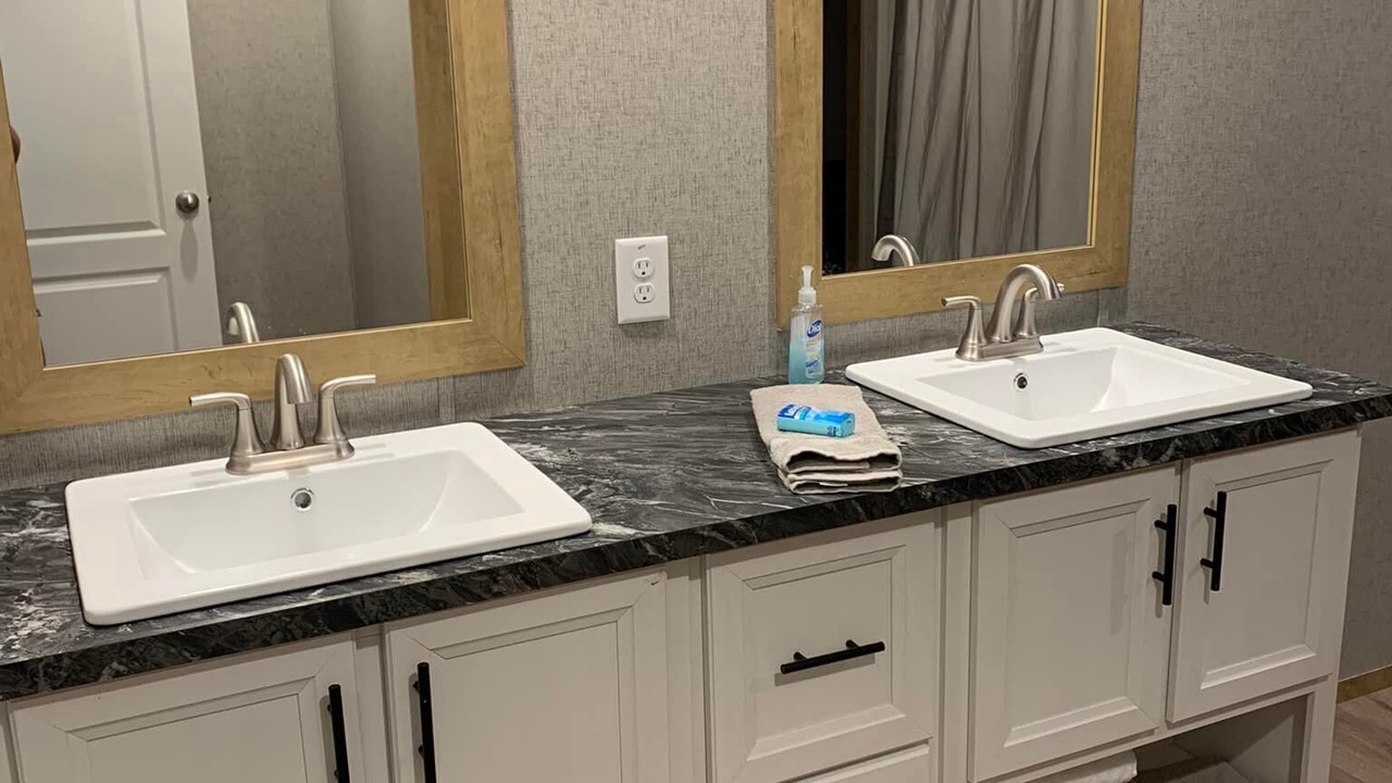 Photo of Bathroom in Daisy
