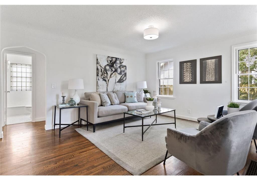 Photo of Livingroom in St. Louis Park