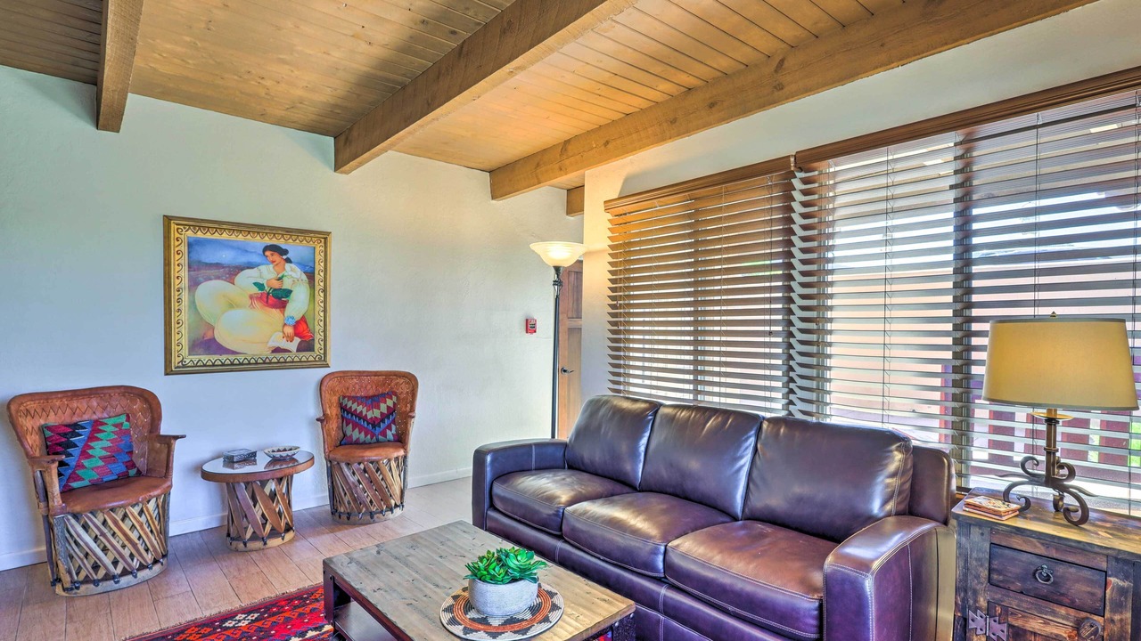 Photo of Livingroom in Northeast Santa Fe