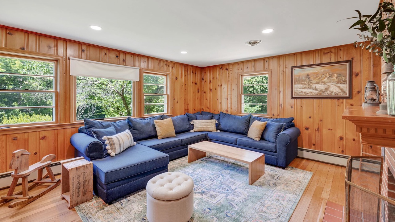 Photo of Livingroom in Bluemont