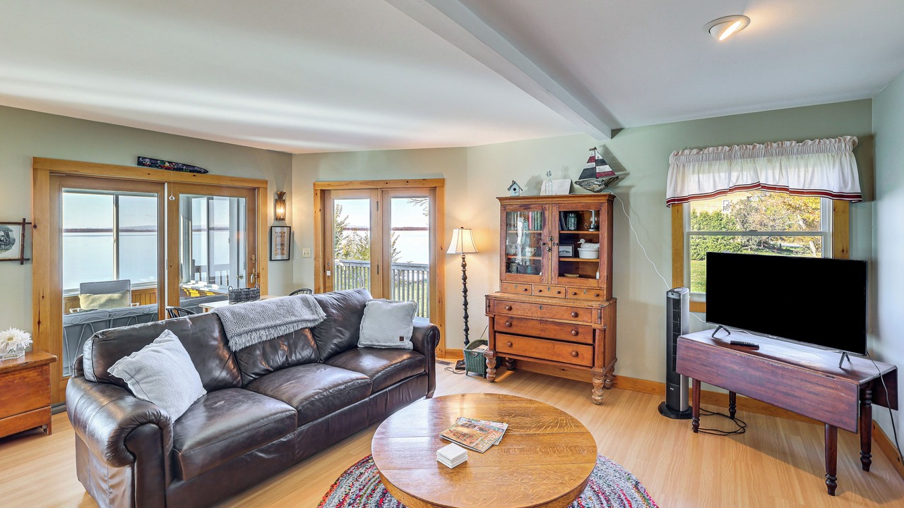 Photo of Livingroom in Alburg
