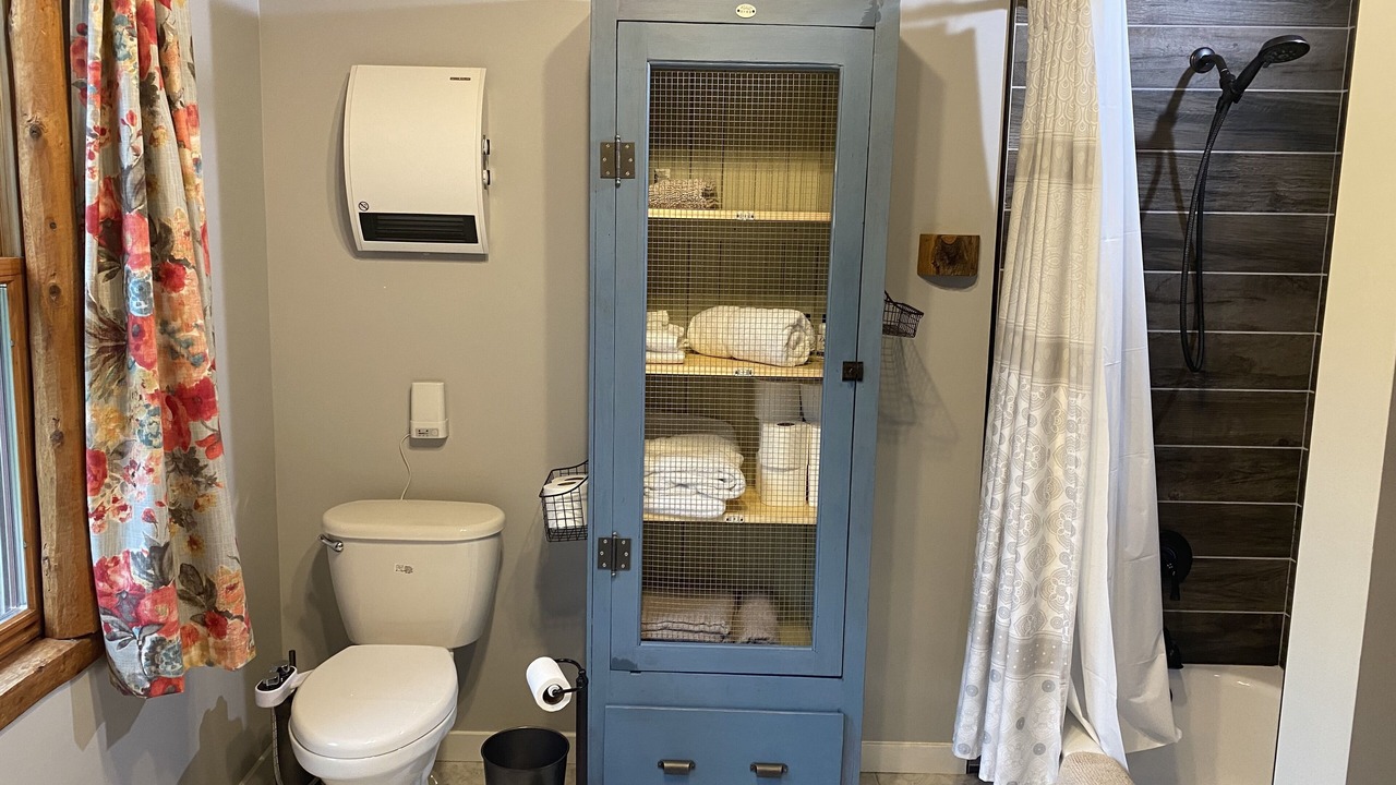 Photo of Bathroom in Dresser