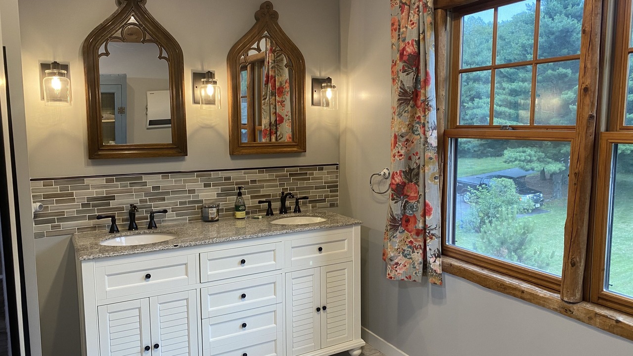 Photo of Bathroom in Dresser