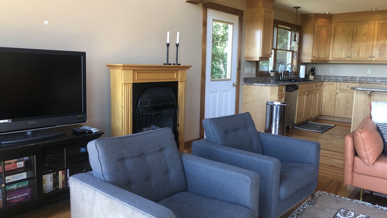 Photo of Livingroom in Newport Center