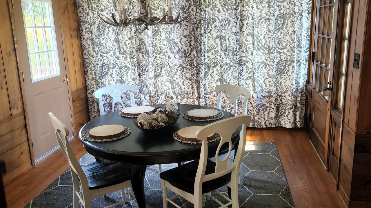 Photo of Livingroom in Elizabethtown