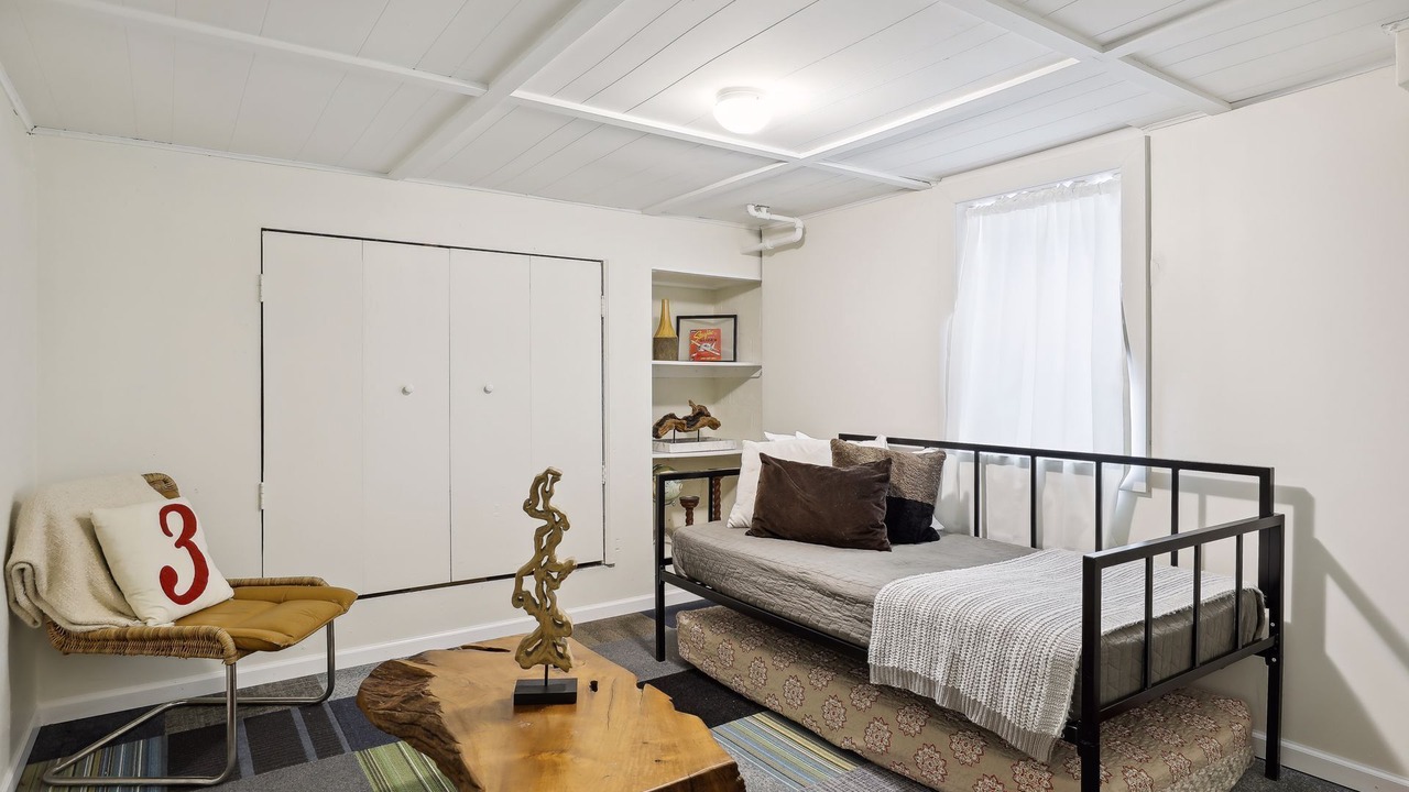 Photo of Livingroom in Midway