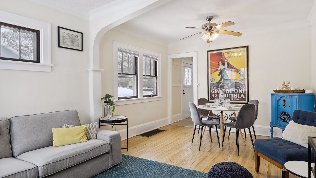 Photo of Livingroom in Midway