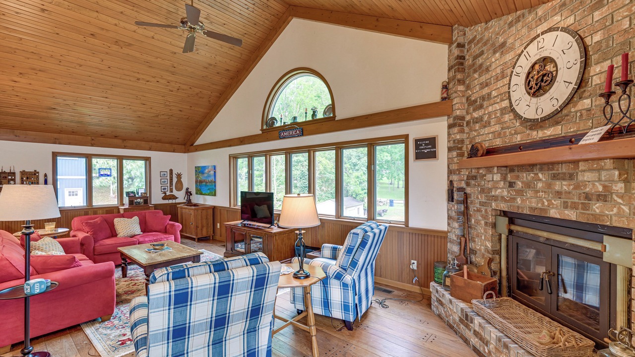 Photo of Bedroom in Three Rivers