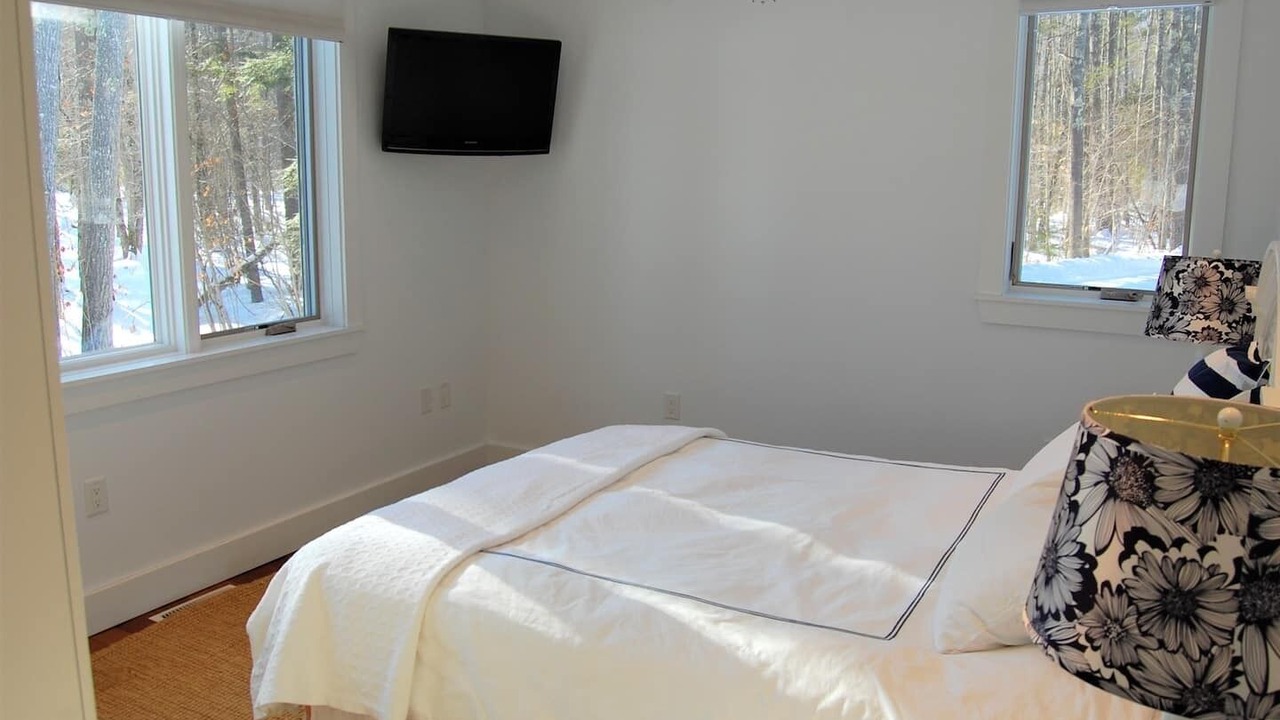 Photo of Bedroom in Moultonborough