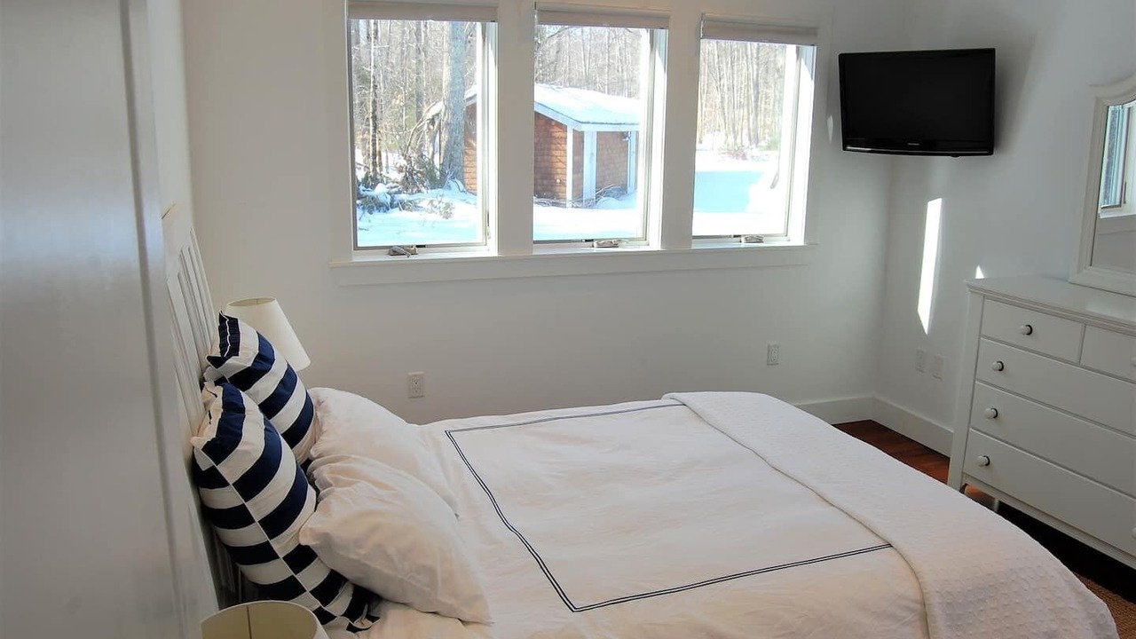 Photo of Bedroom in Moultonborough