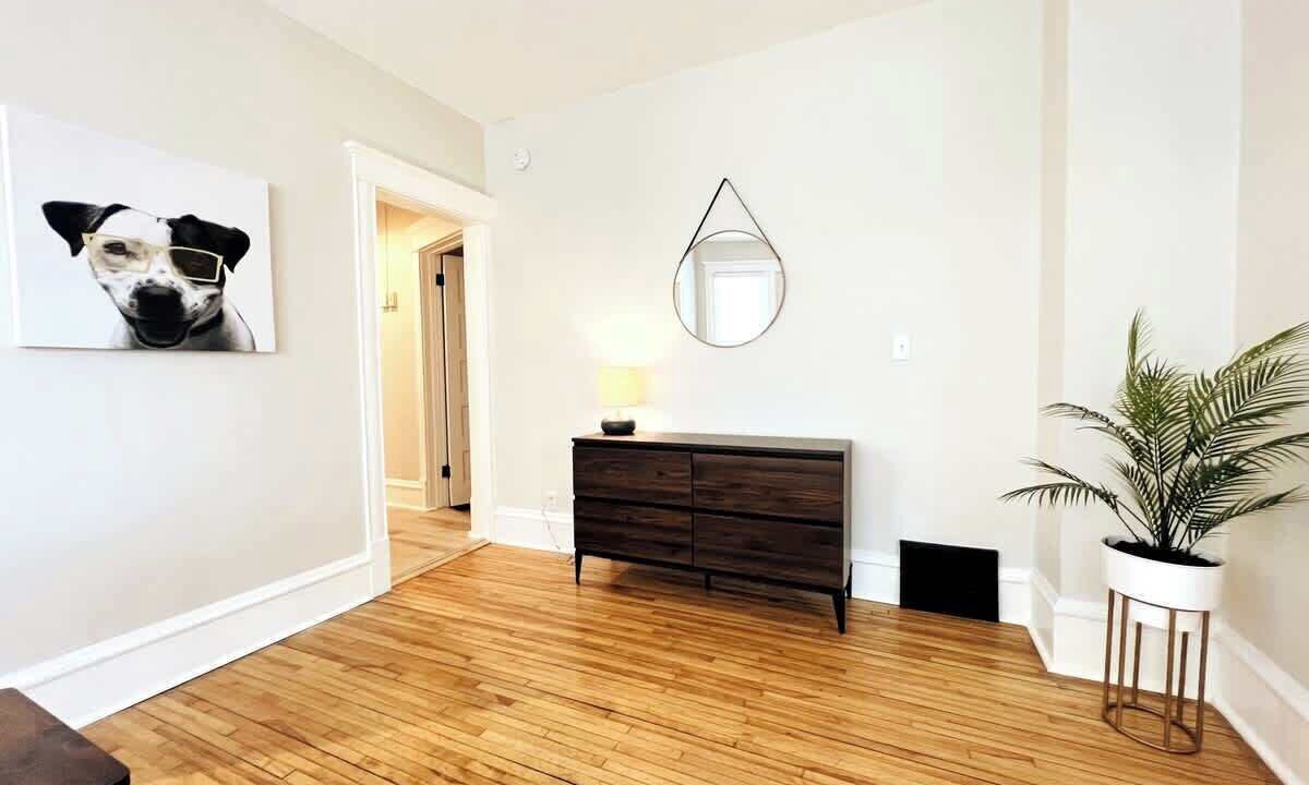 Photo of Bedroom in Lyn-Lake