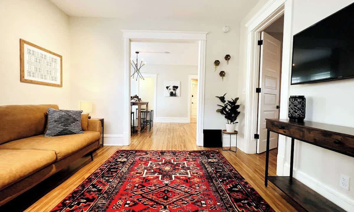 Photo of Bedroom in Lyn-Lake