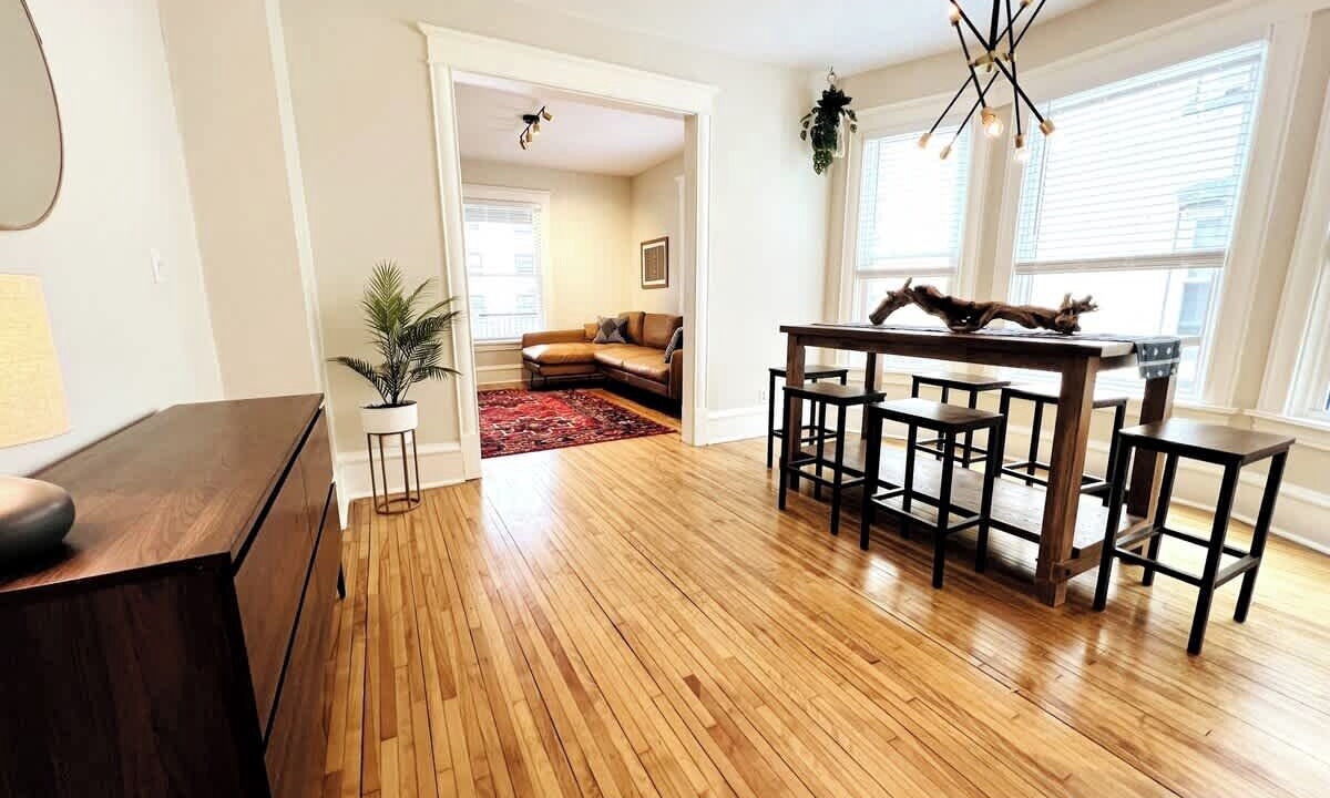 Photo of Bedroom in Lyn-Lake