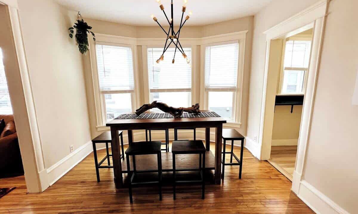 Photo of Bedroom in Lyn-Lake
