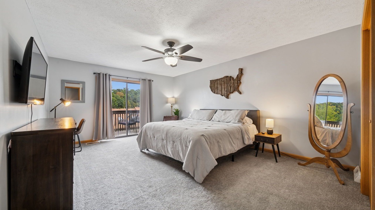 Photo of Bedroom in Cheat Lake