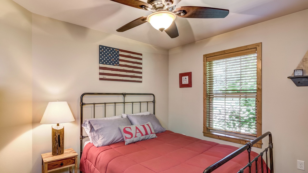 Photo of Bedroom in Holcombe
