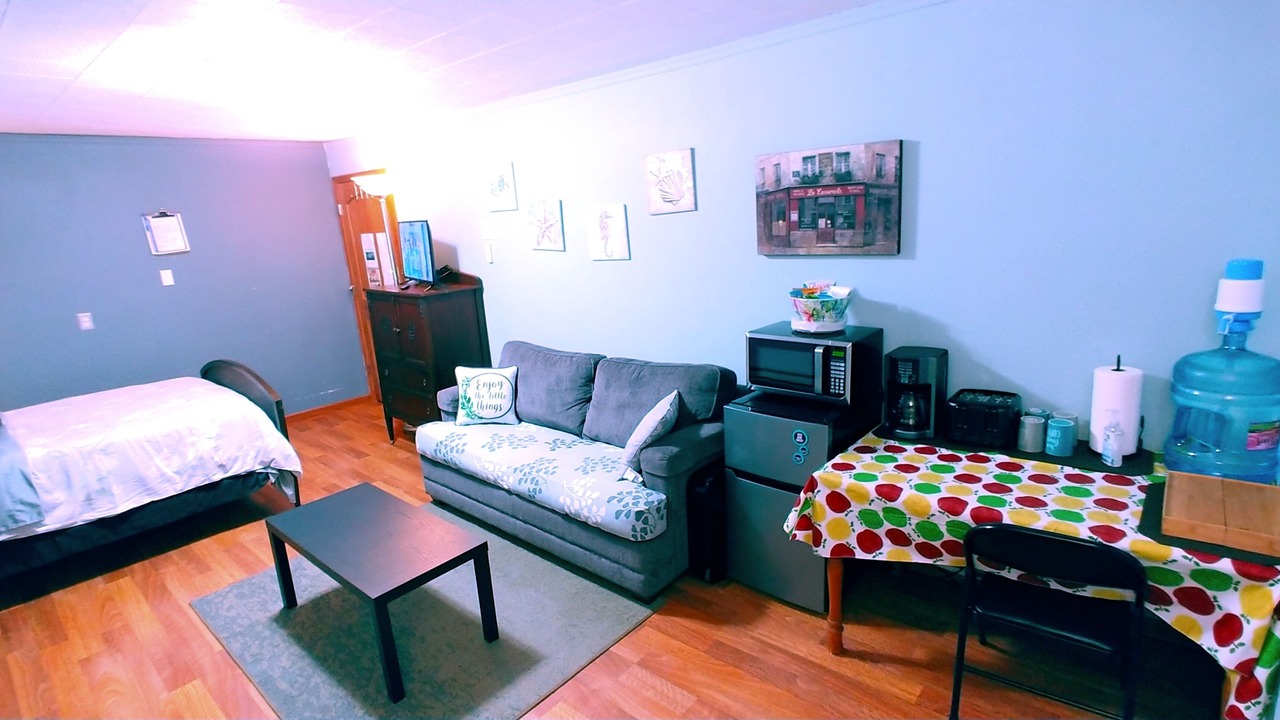 Photo of Livingroom in Cornell