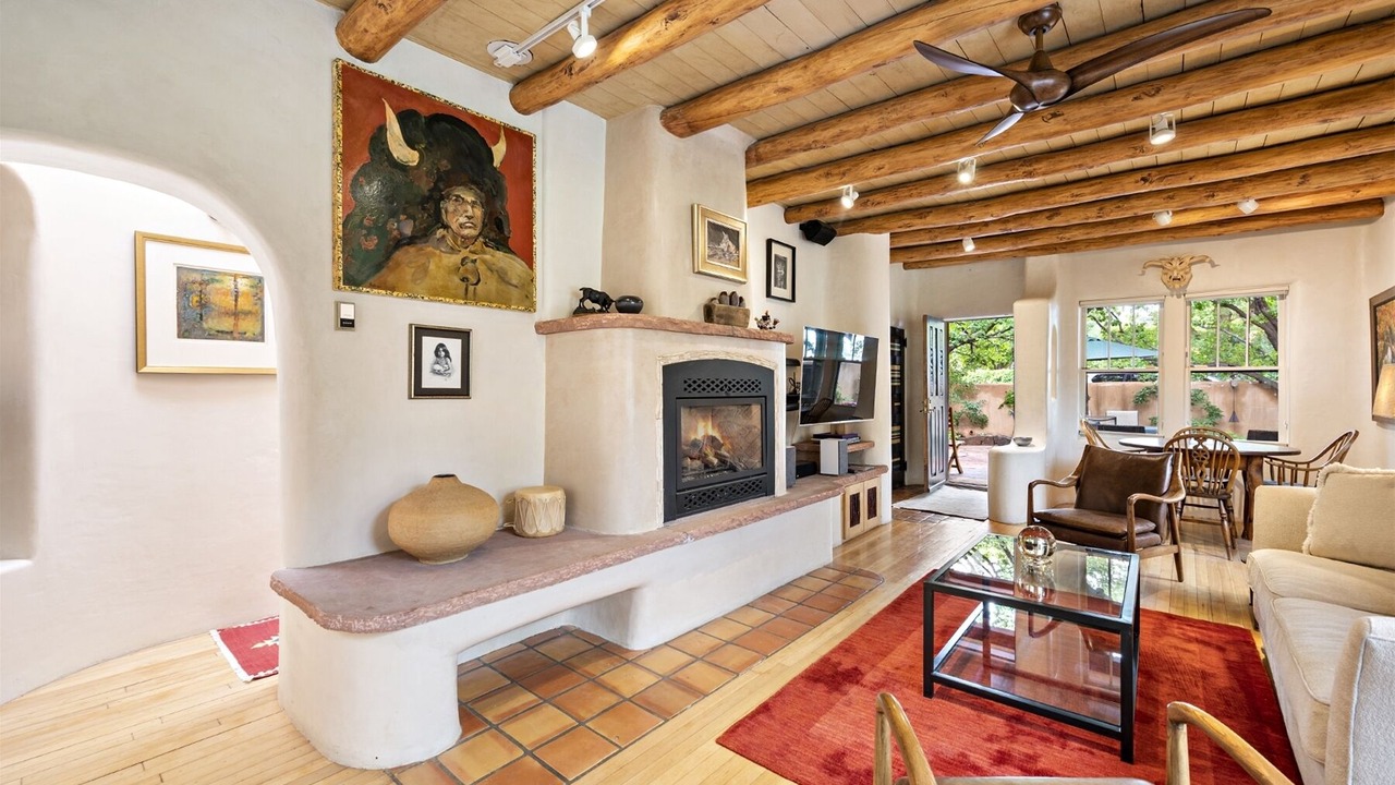 Photo of Livingroom in Historic Eastside