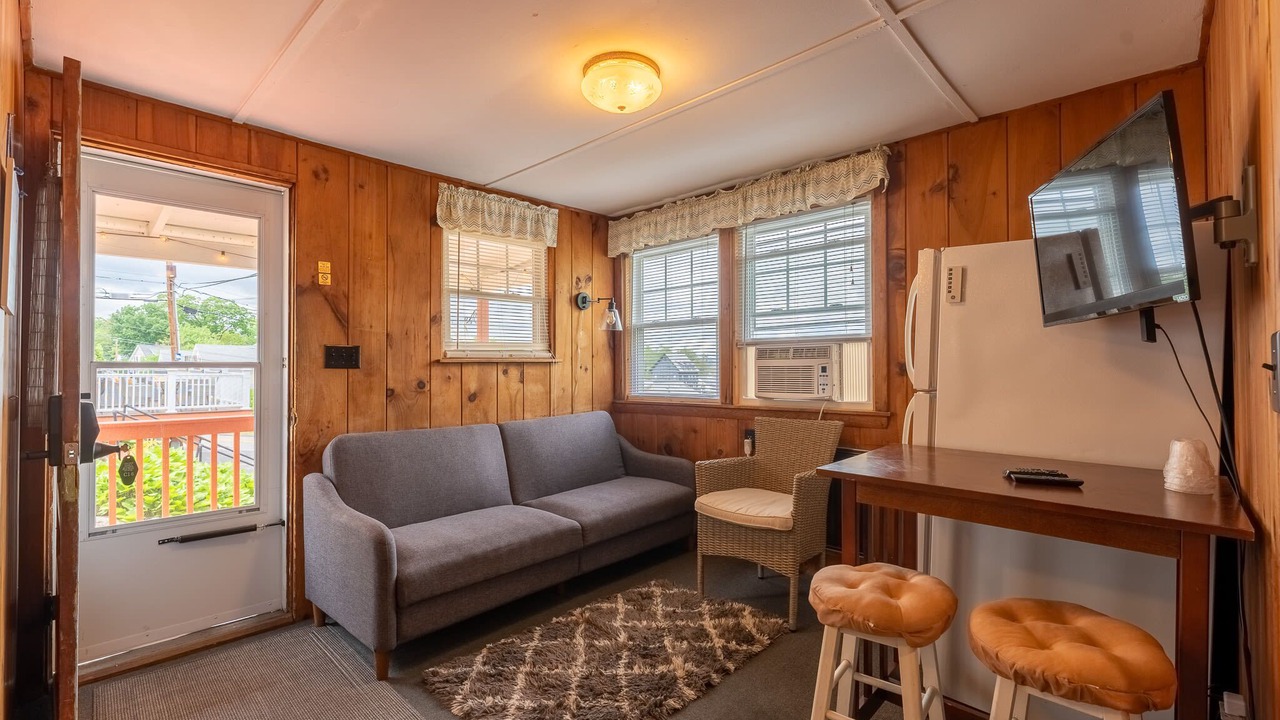 Photo of Livingroom in Weirs Beach