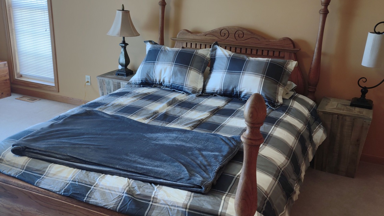 Photo of Bedroom in Frametown