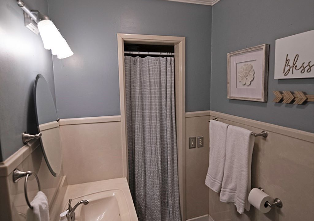 Photo of Bathroom in Pangburn