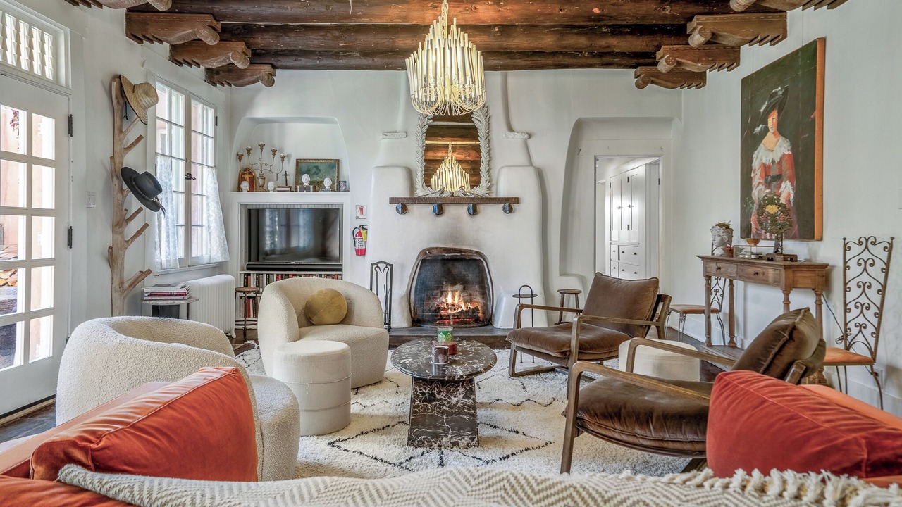 Photo of Livingroom in Historic Eastside