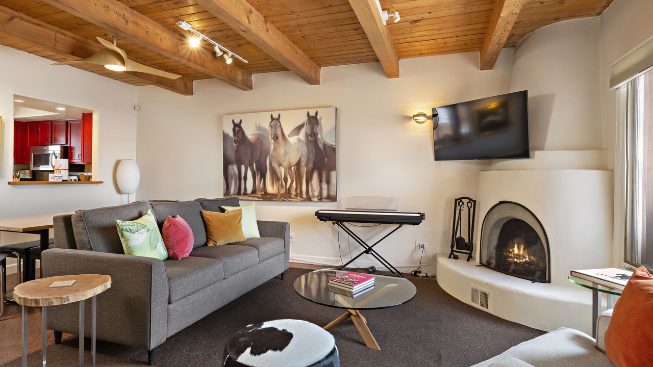 Photo of Livingroom in Northeast Santa Fe
