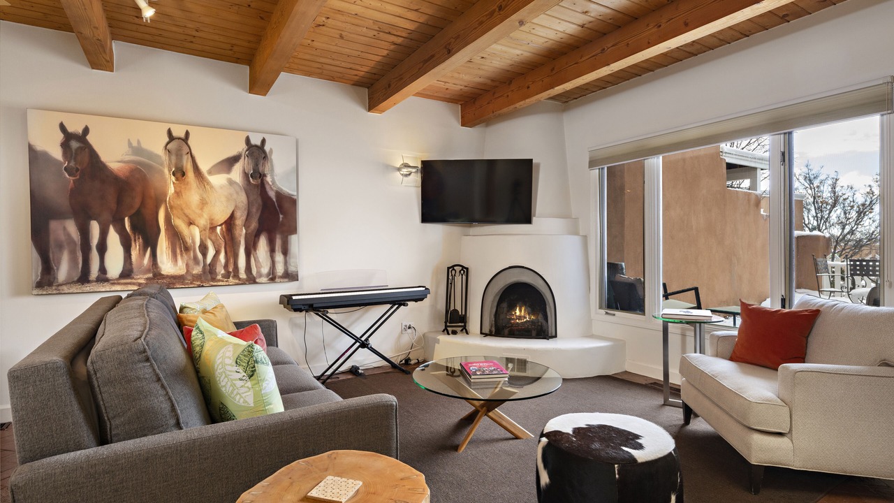 Photo of Livingroom in Northeast Santa Fe