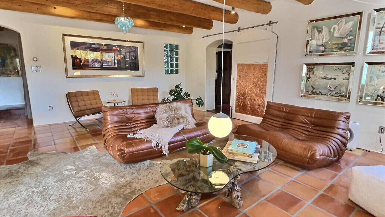 Photo of Livingroom in Taos