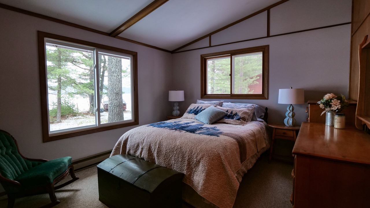 Photo of Bedroom in Chief Lake