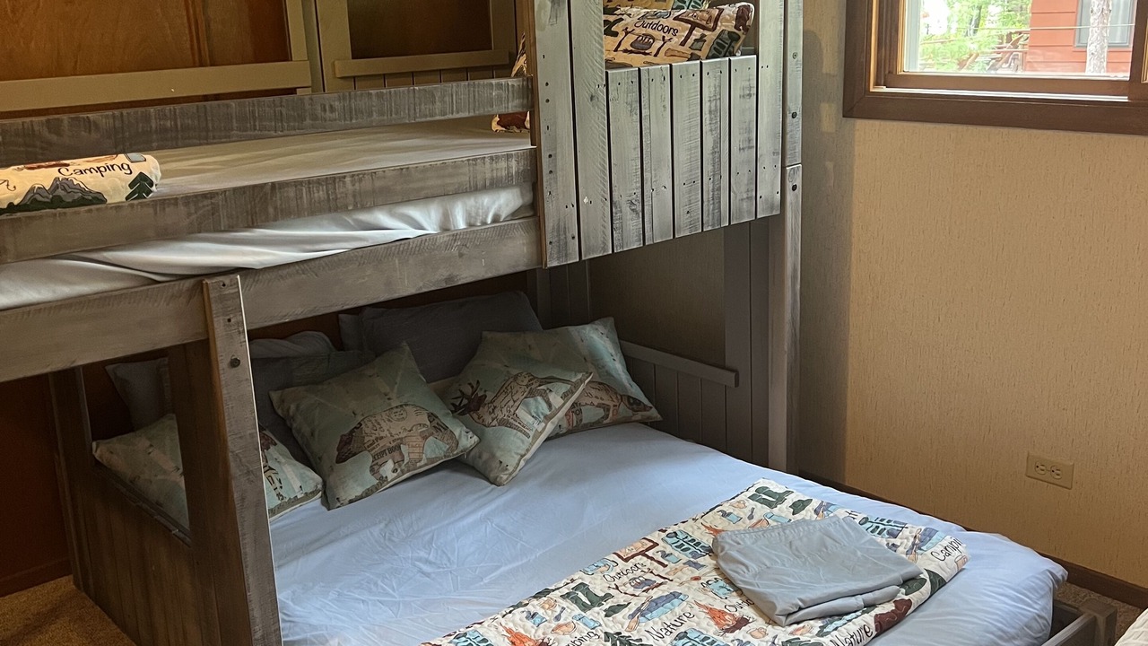 Photo of Bedroom in Chief Lake