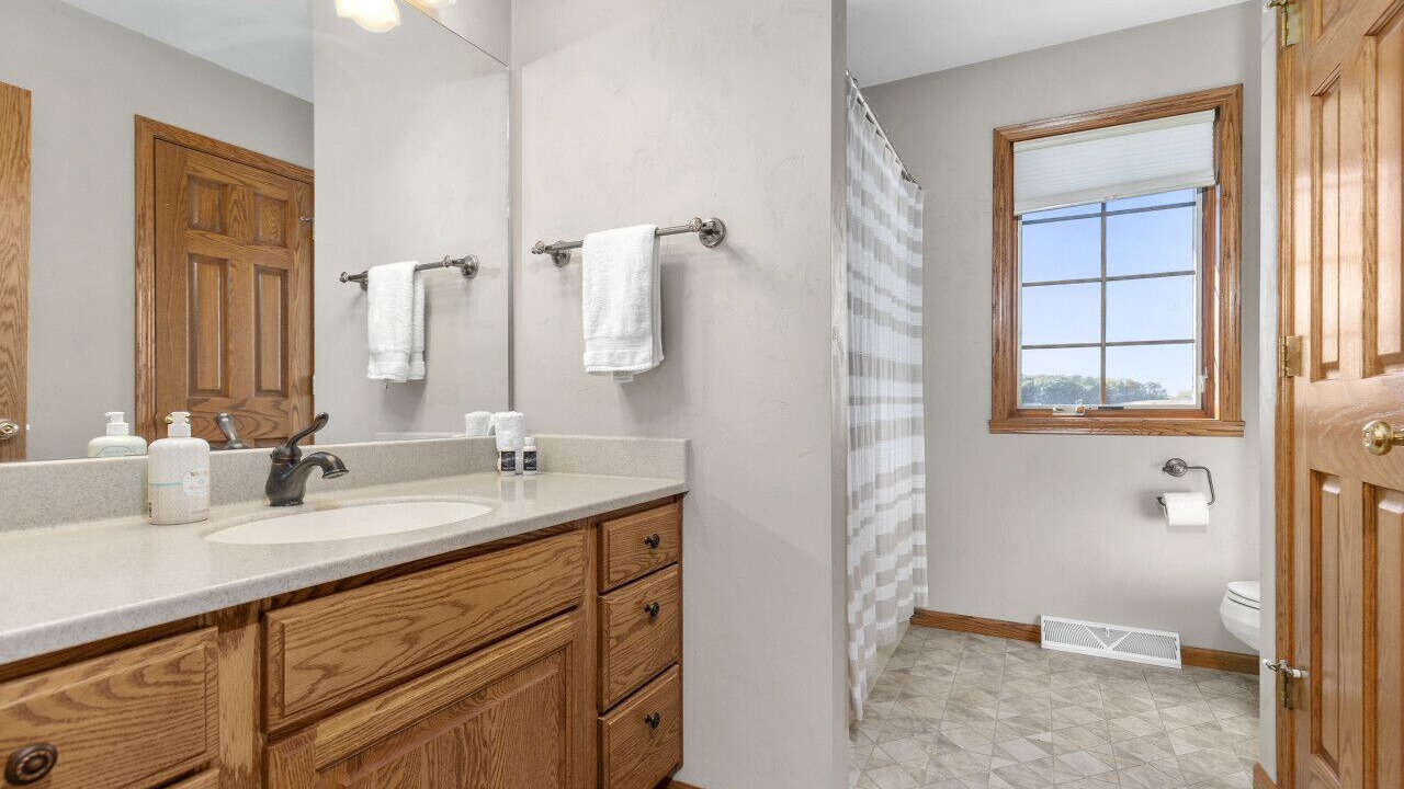 Photo of Bathroom in Black Wolf