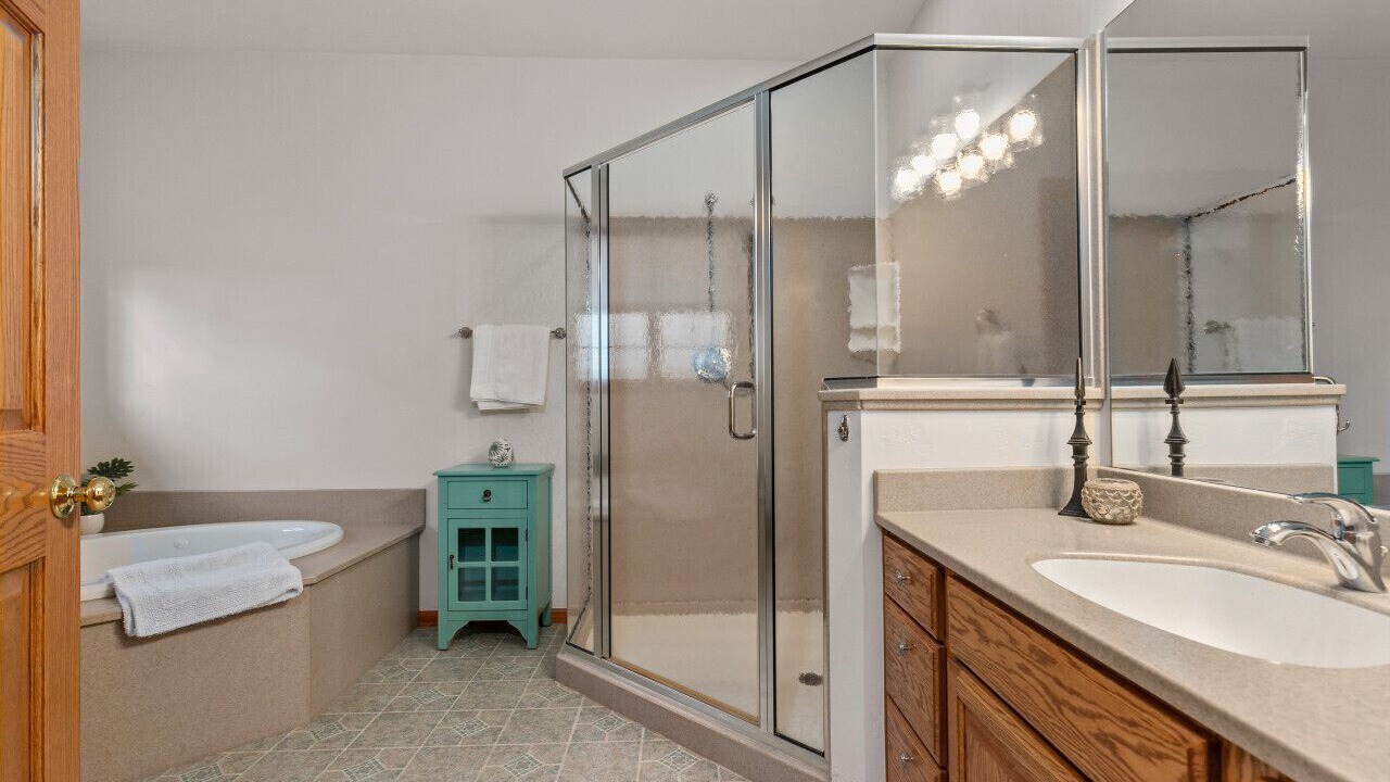 Photo of Bathroom in Black Wolf