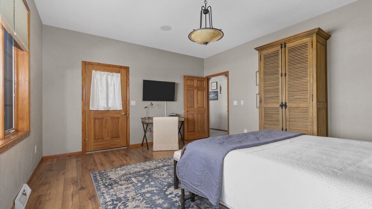 Photo of Bedroom in Black Wolf
