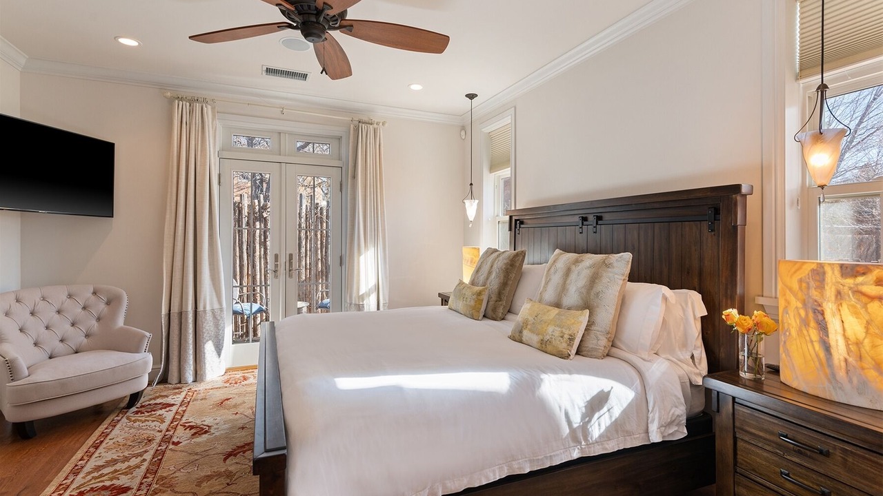 Photo of Bedroom in South Capitol