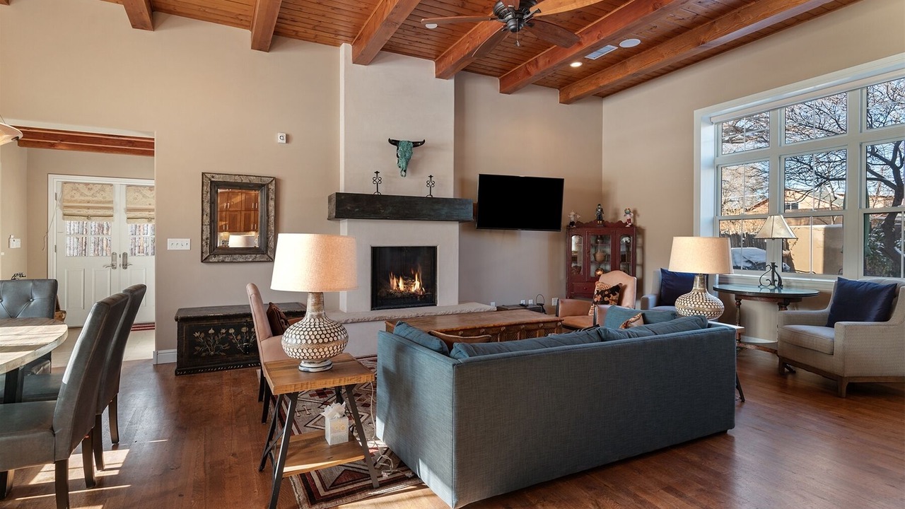 Photo of Livingroom in South Capitol