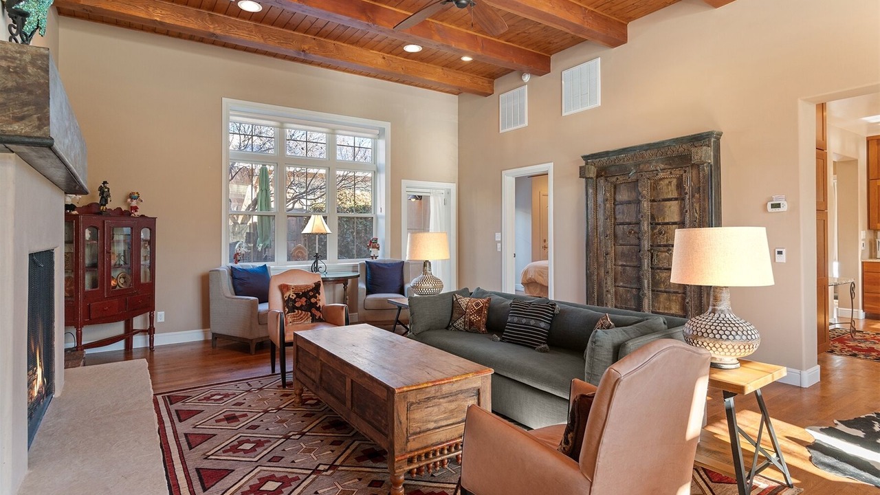 Photo of Livingroom in South Capitol