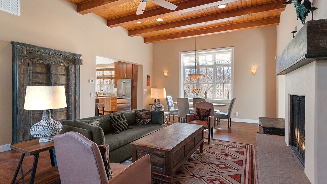 Photo of Livingroom in South Capitol