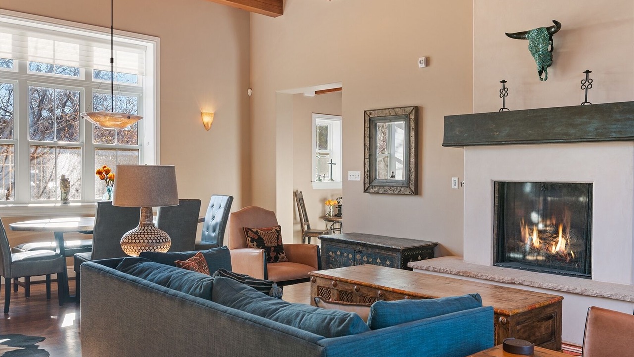 Photo of Livingroom in South Capitol