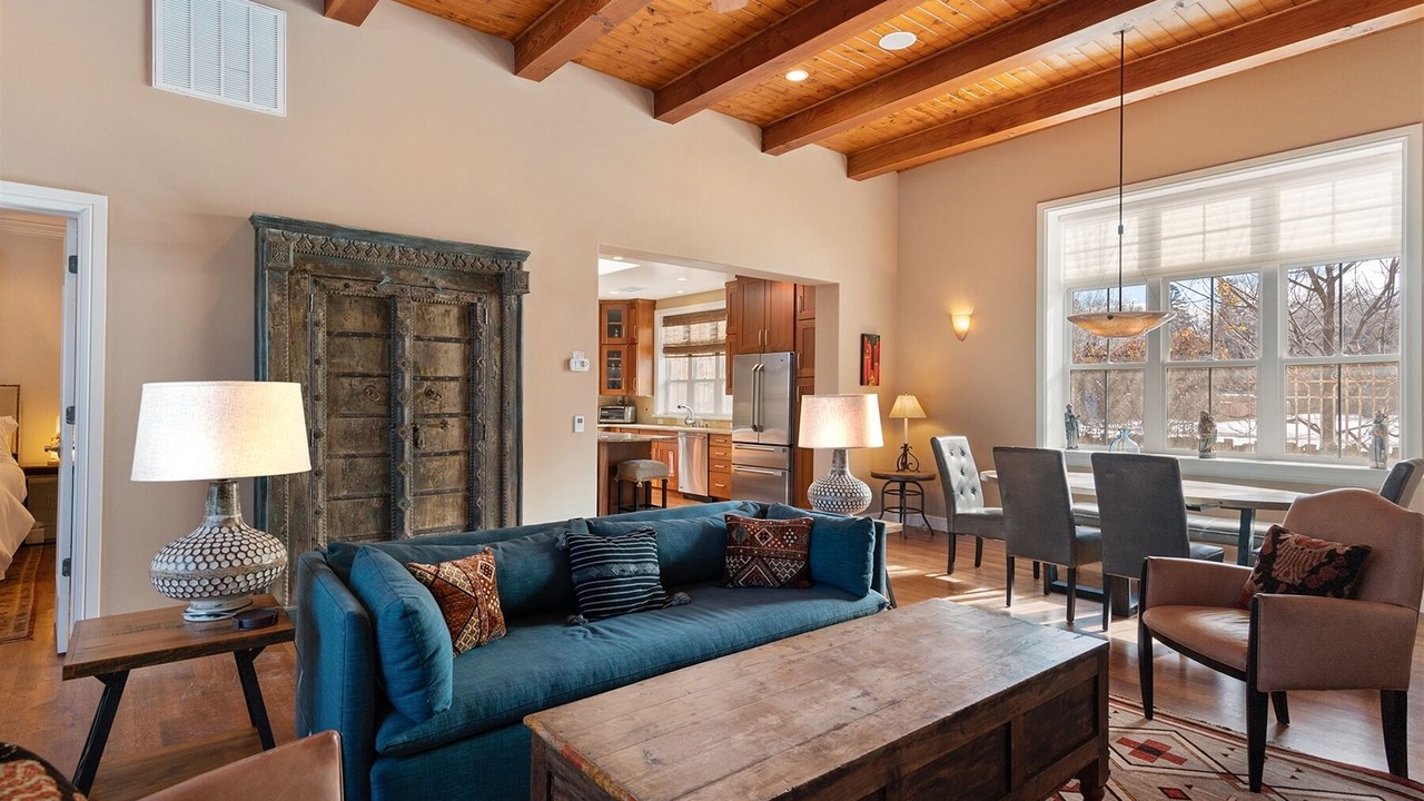 Photo of Livingroom in South Capitol