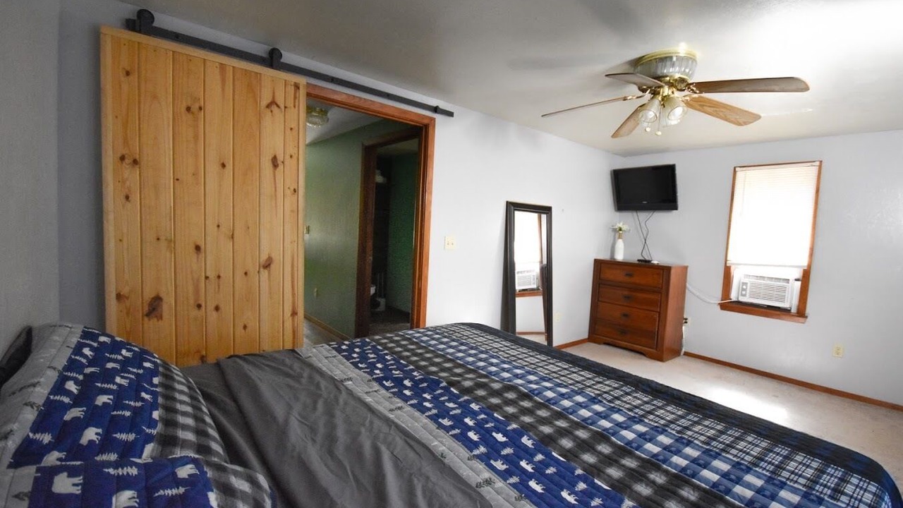 Photo of Bedroom in Board Camp