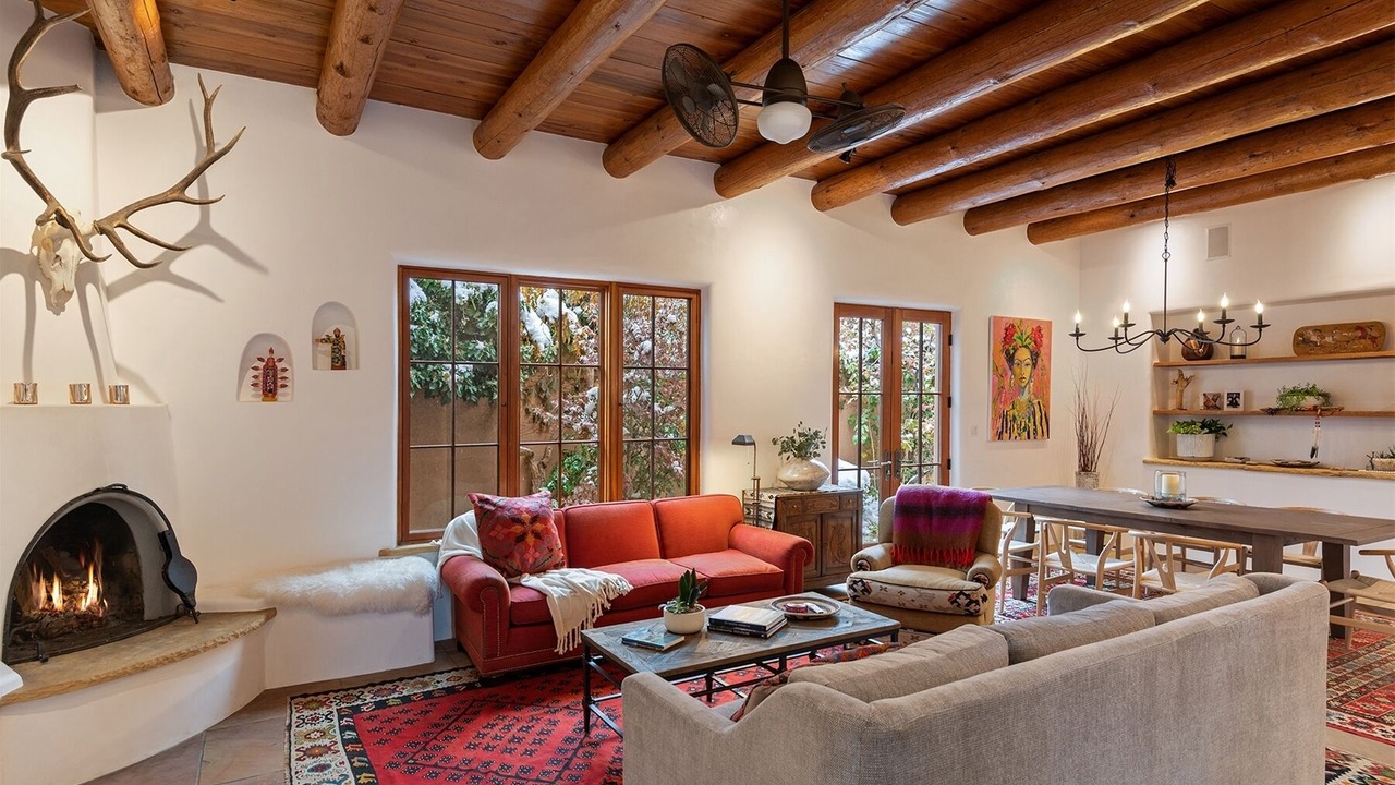 Photo of Livingroom in Historic Eastside