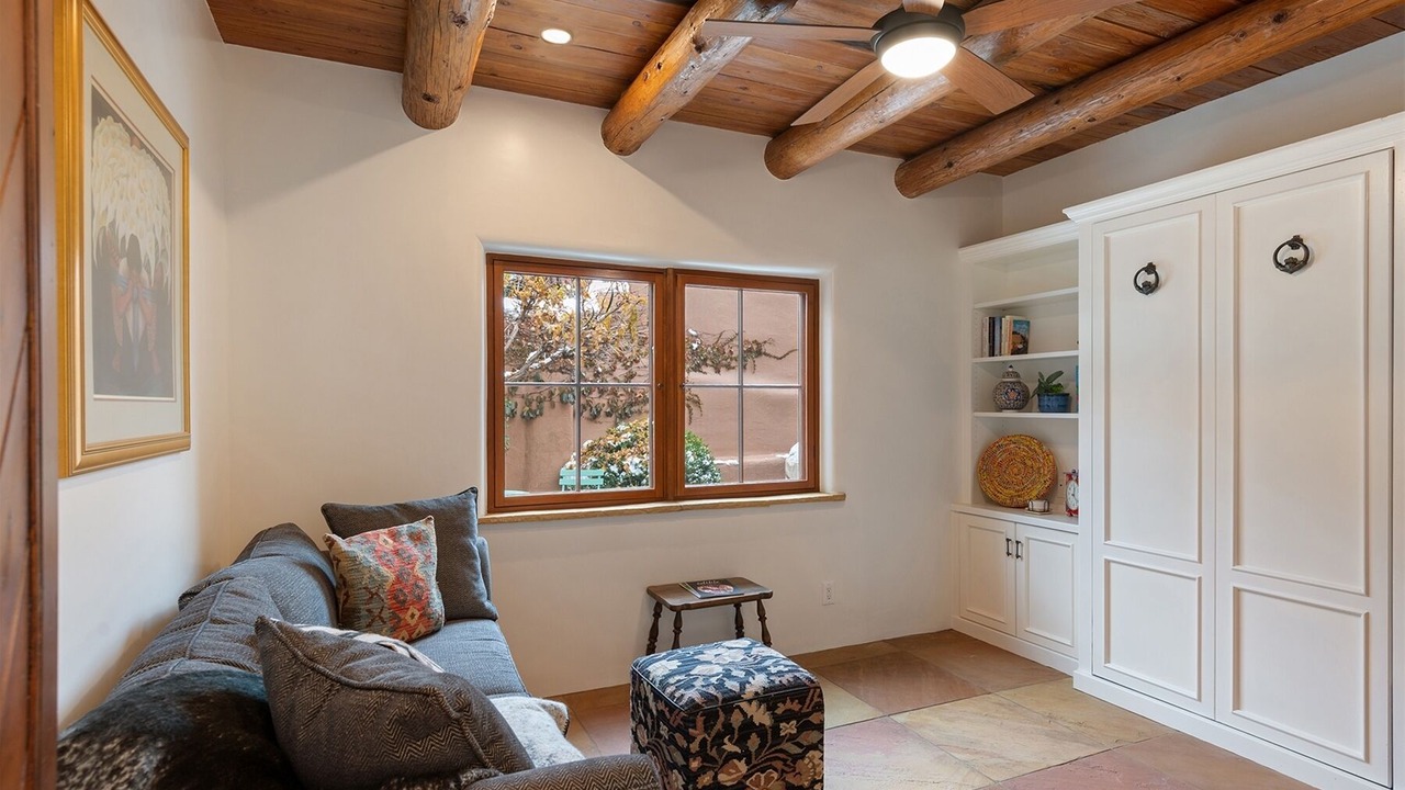 Photo of Livingroom in Historic Eastside